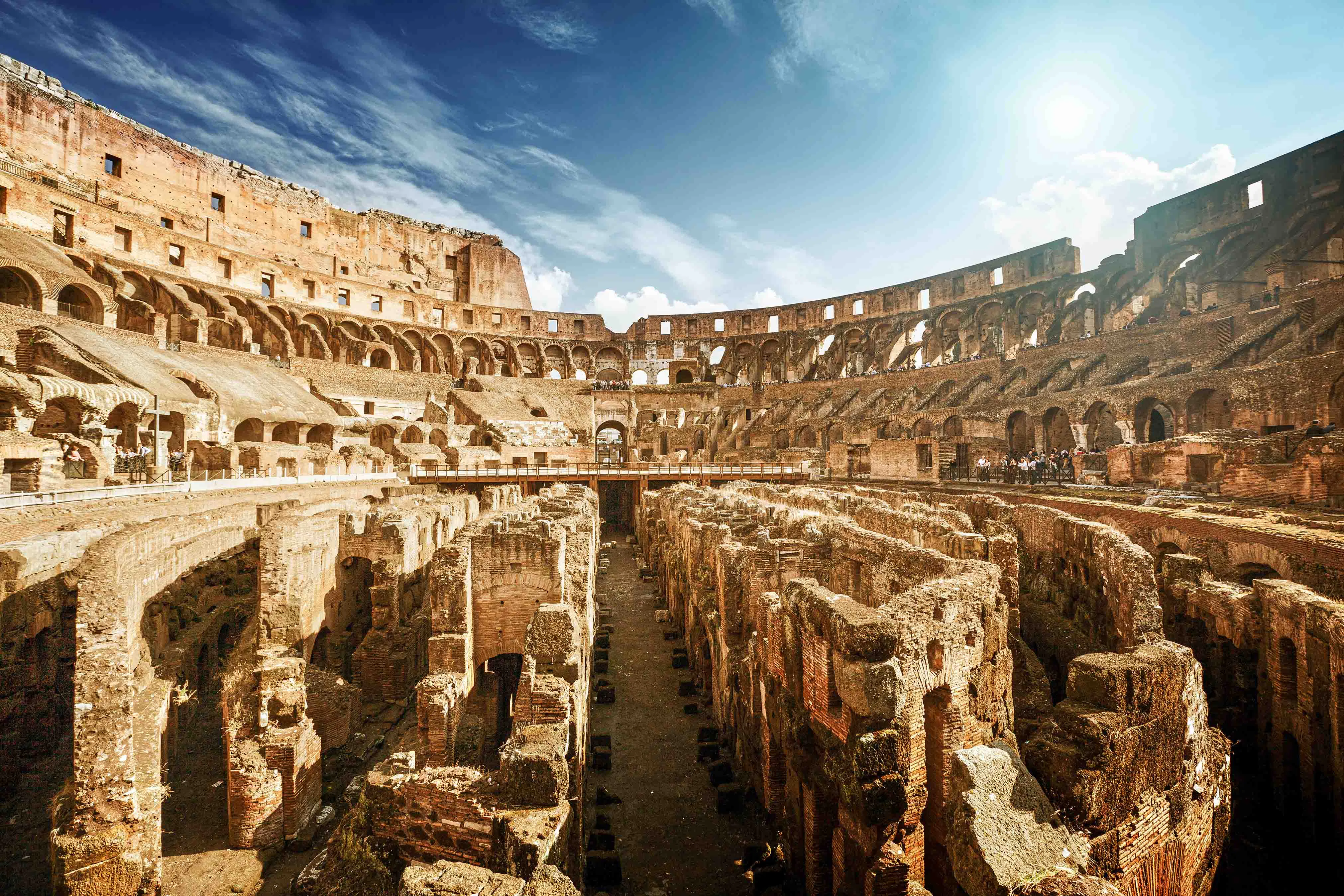 De geschiedenis van het Colosseum: Wie het bouwde en waarom het